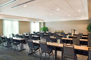 a large conference room with tables and chairs at Courtyard by Marriott Yonkers Westchester County in Yonkers