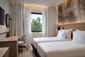 Protea Hotel by Marriott Luanda客房内的一张或多张床位
