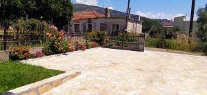 Κήπος έξω από το ΣΤΟΥΝΤΙΟ ΕΥΑΓΓΕΛΙΑ