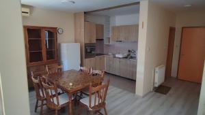Kuchyň nebo kuchyňský kout v ubytování Apartman Maja