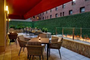 Restaurace v ubytování Courtyard by Marriott Washington, D.C./Foggy Bottom