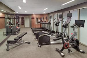 Fitness centrum a/nebo fitness zařízení v ubytování Courtyard by Marriott Washington, D.C./Foggy Bottom