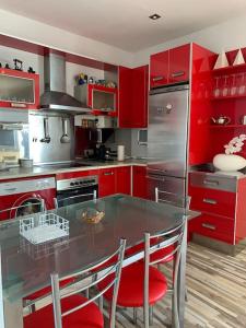 Kuchyň nebo kuchyňský kout v ubytování Apartamento Primera Línea de Playa Calahonda Mijas