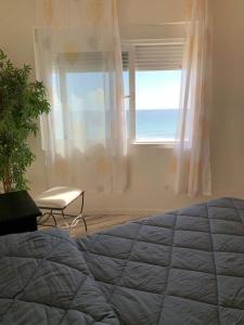 Postel nebo postele na pokoji v ubytování Apartamento Primera Línea de Playa Calahonda Mijas