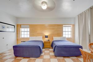 Ein Bett oder Betten in einem Zimmer der Unterkunft James Hotel