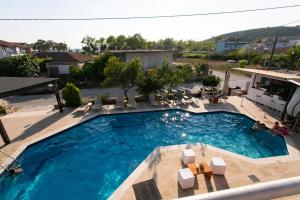 Bazén v ubytování Hotel Philoxenia nebo v jeho okolí