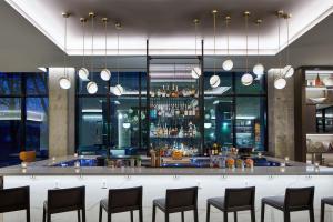 Lounge nebo bar v ubytování AC Hotel by Marriott Sacramento