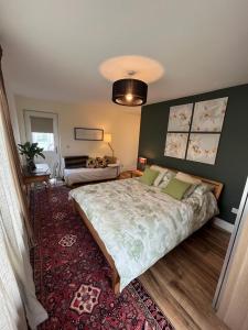 Postel nebo postele na pokoji v ubytování Studio apartment near Shannon Airport