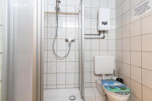 Afbeelding uit fotogalerij van Handwerker Wohnung Raum Mainz mit 4 Schlafzimmer in Wörrstadt