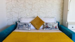 a bed with three pillows on it in a room at Urban Beach-Vista Marina Praia C in Portimão