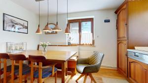 Kuchyňa alebo kuchynka v ubytovaní Ferienhaus Chalet Kitzalp