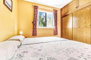a bedroom with a bed and a window at Apartments near the beach, with terrace and WIFI in Costa Calma