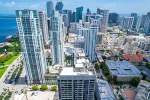 Nespecifikovaný výhled na destinaci Miami nebo výhled na město při pohledu z apartmánu
