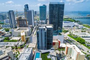 Nespecifikovaný výhled na destinaci Miami nebo výhled na město při pohledu z apartmánu