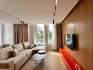 a living room with a couch and a tv at SUV ApartHotel in Pogradec
