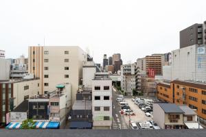 Nespecifikovaný výhled na destinaci Ósaka nebo výhled na město při pohledu z aparthotelu