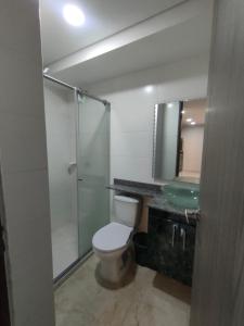 Ένα μπάνιο στο Apto PARAÍSO LAS PALMAS-RICAURTE