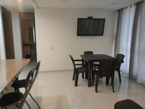 Μια τηλεόραση ή/και κέντρο ψυχαγωγίας στο Apto PARAÍSO LAS PALMAS-RICAURTE