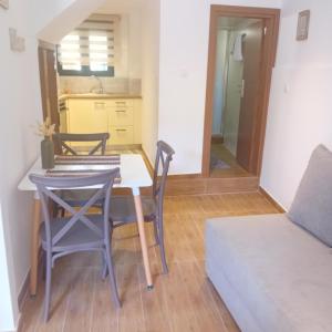 Gallery image of Titinas' in Plomarion