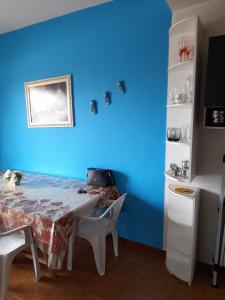 TV a/nebo společenská místnost v ubytování Sobrado beira mar com vista deslumbrante