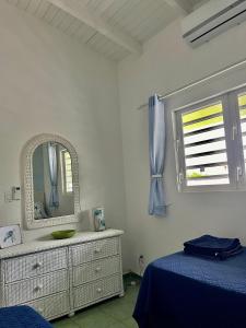 Rúm í herbergi á Lagoon Ocean Resort 2 bdrm/2bath with beach access