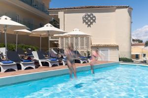 Bazén v ubytování Melina Bay Boutique Hotel nebo v jeho okolí