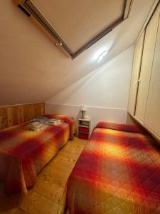 Ліжко або ліжка в номері Mini Appartamento Malga Laghetto