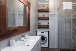Kúpeľňa v ubytovaní 2-Bedroom Apartment - Sarego 16