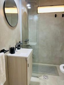 Et badeværelse på Departamento confortable centro Wi Fi - cochera opcional + 5 billeder