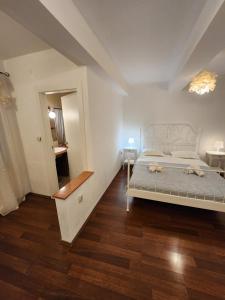 En eller flere senge i et værelse på Mali Lovor + 26 billeder