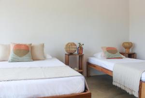 Waves & Wifi - Coworking & Coliving Space in Popoyo客房内的一张或多张床位