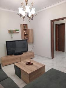 Μια τηλεόραση ή/και κέντρο ψυχαγωγίας στο Aris apartment