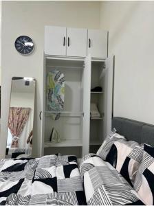 Ένα ή περισσότερα κρεβάτια σε δωμάτιο στο Edusphere cozy suite with netflix wifi pool +12 φωτογραφίες