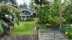 Zahrada ubytování Bayay ni Nanay Bed & Breakfast in Magpupungko Beach Road