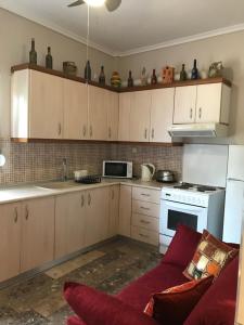 Dapur atau dapur kecil di Kosta's Apartment