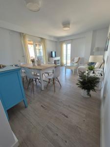 A television and/or entertainment centre at TOP APARTMENT! Frente al mar y gran terraza