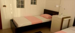 Postel nebo postele na pokoji v ubytování ART Apartment Durres Albania