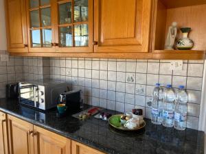 Kuchyň nebo kuchyňský kout v ubytování Sunny 2 bedroom flat in Engomi