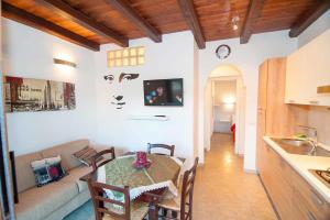 Μια τηλεόραση ή/και κέντρο ψυχαγωγίας στο Case Vacanze Budoni Beach