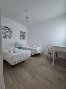 A bed or beds in a room at TOP APARTMENT! Frente al mar y gran terraza Még 37 kép