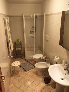 Ένα μπάνιο στο Genova Home