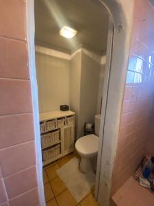 Ảnh trong thư viện ảnh của Chambre double 10 min du circuit ở Allonnes