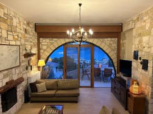 Μια τηλεόραση ή/και κέντρο ψυχαγωγίας στο Panorama Stone Villa