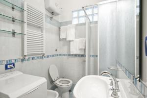 Et badeværelse på Casa Elena - ItalyHolidayHouse