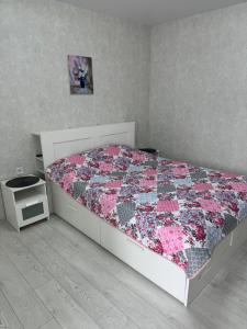 Posteľ alebo postele v izbe v ubytovaní Sky apartments Budova