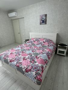Posteľ alebo postele v izbe v ubytovaní Sky apartments Budova