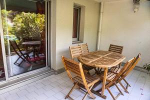 Balkon lub taras w obiekcie Villegiales Tee2 - En Rez de jardin dans une résidence avec piscine MAE-1154