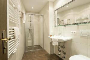 A bathroom at Kaiser-Franz Még 37 kép