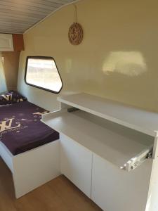 a small room with a bed in a tiny house at Aquariumi Jale Camping in Jal