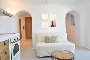 Kuchyň nebo kuchyňský kout v ubytování Panthea Suite Santorini - Private pool